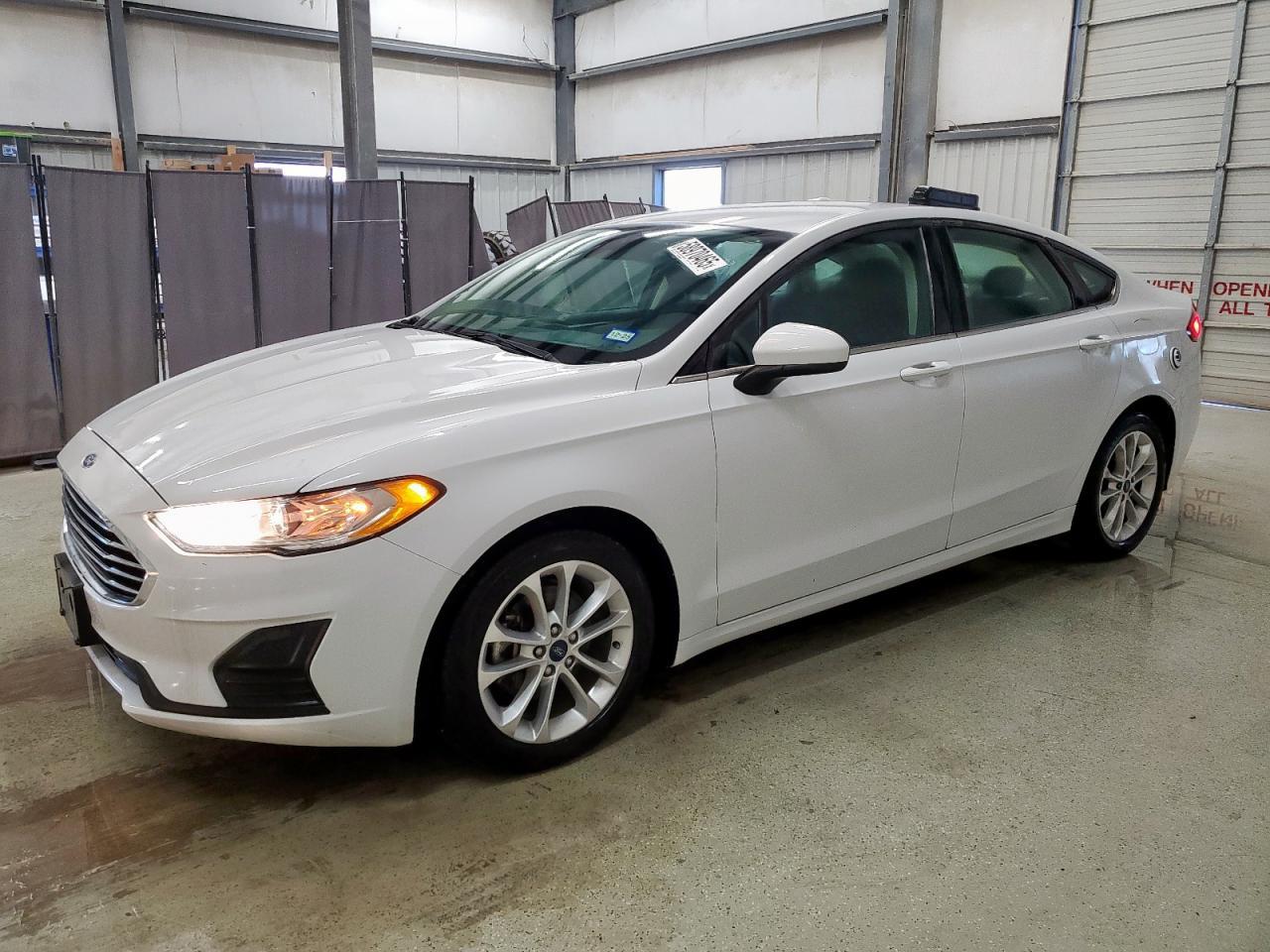 2020 Ford Fusion Se - zdjęcie główne