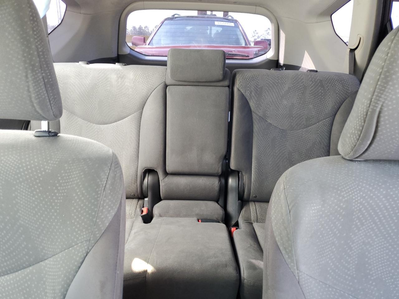 2014 Toyota Prius V - zdjęcie 10