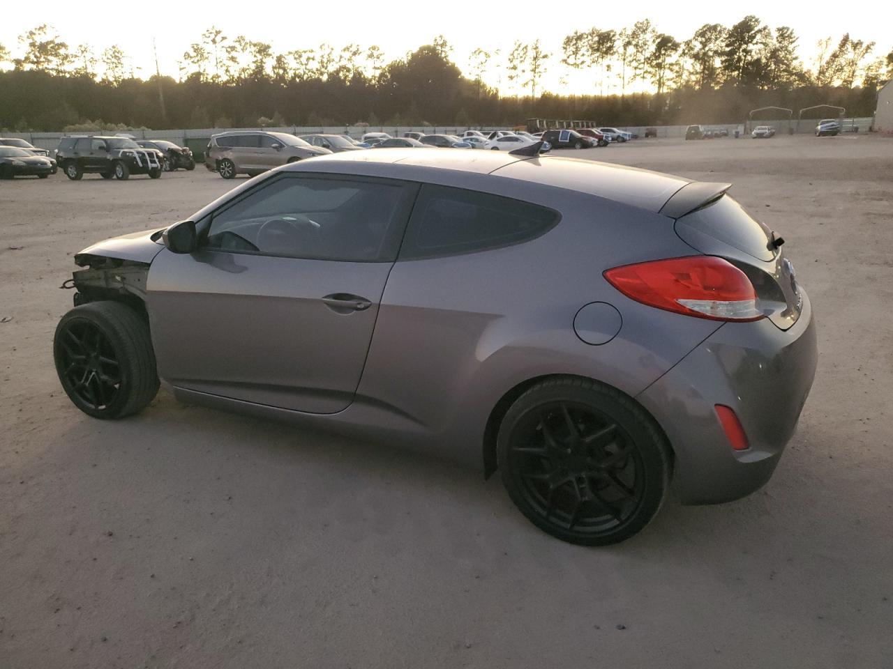 2016 Hyundai Veloster - zdjęcie 2