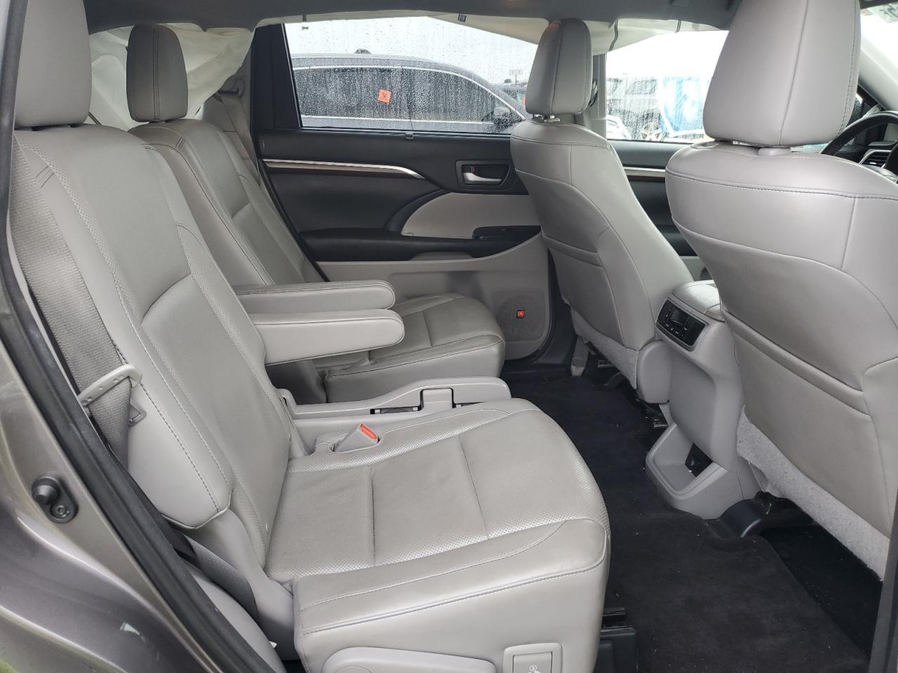 2015 Toyota Highlander - zdjęcie 11