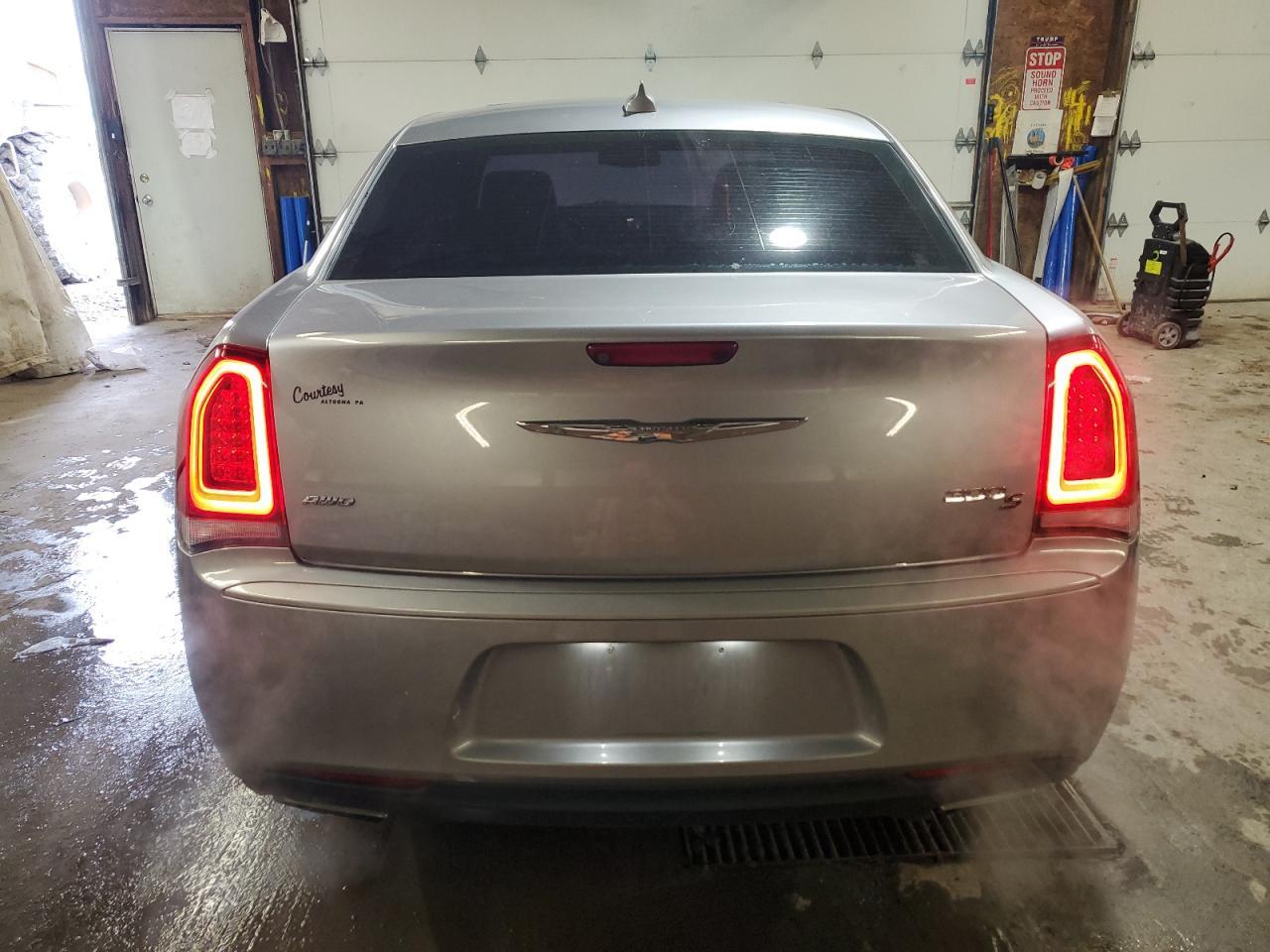 2016 Chrysler 300 - zdjęcie 6