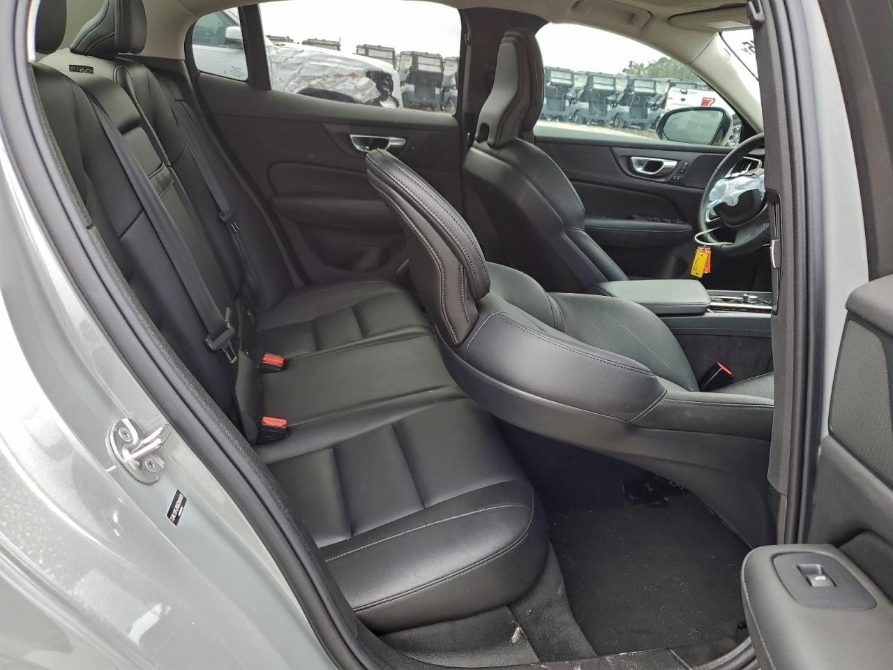 2025 Volvo S60 Core - zdjęcie 10