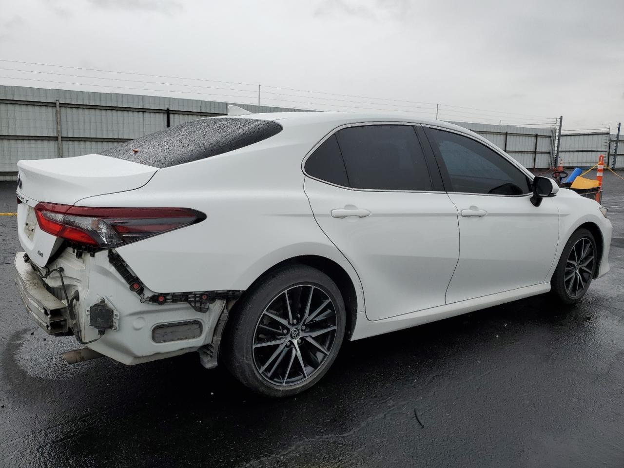 2022 Toyota Camry - zdjęcie 3