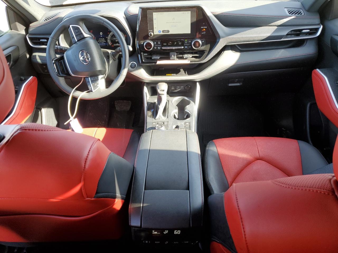 2025 Toyota Highlander Le - zdjęcie 8