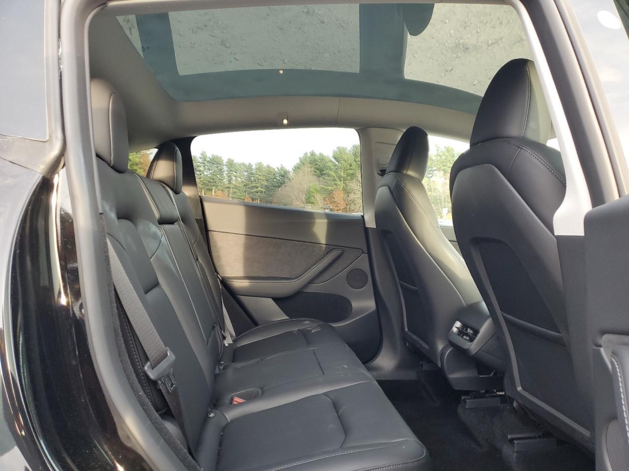 2024 Tesla Model Y - zdjęcie 10