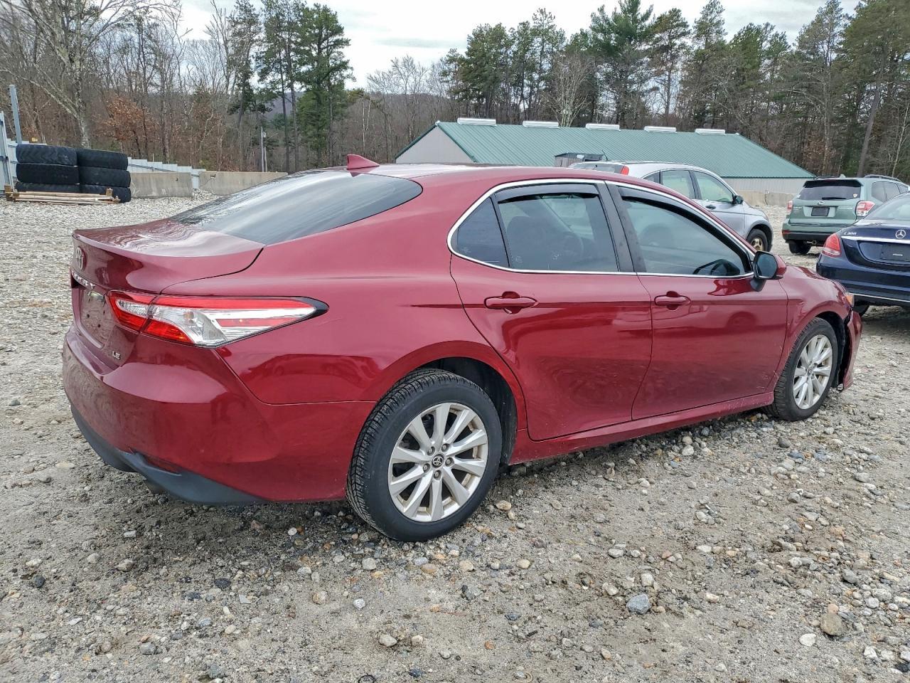 2020 Toyota Camry Le - zdjęcie 3