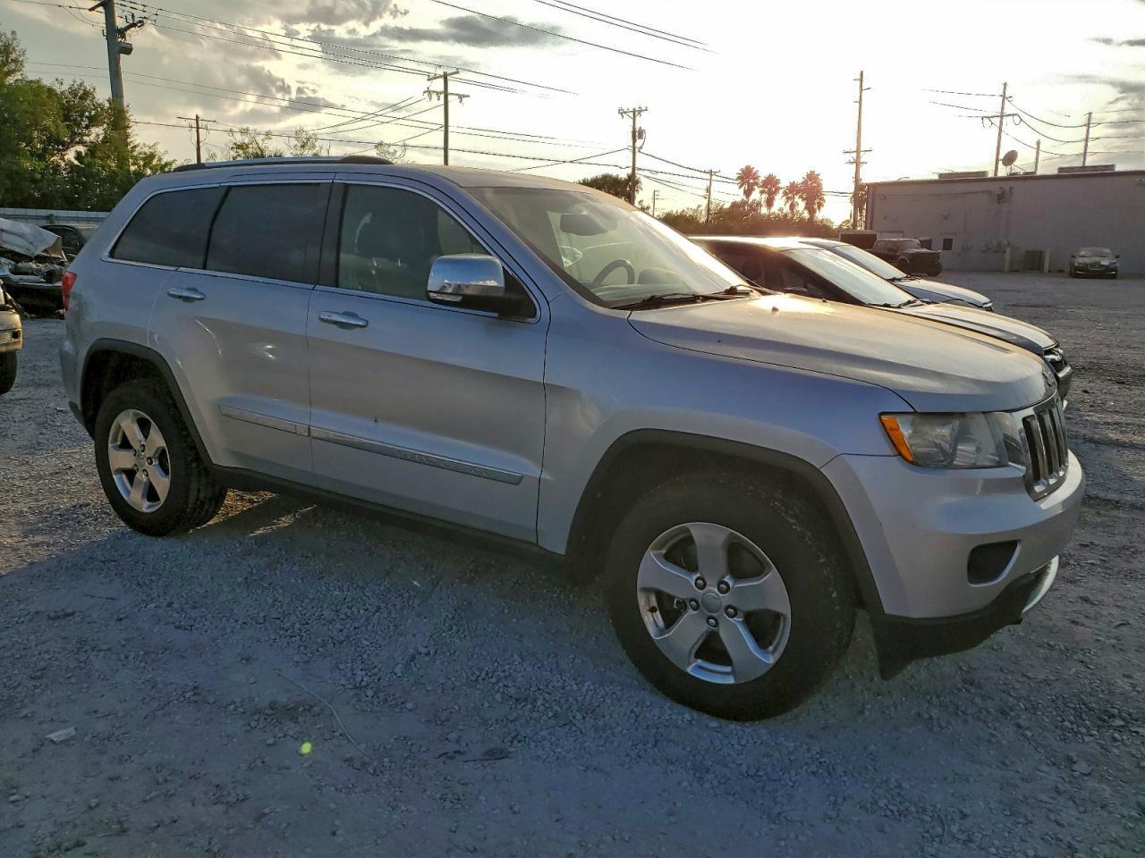 2013 Jeep Grand Cherokee Limited - zdjęcie 4