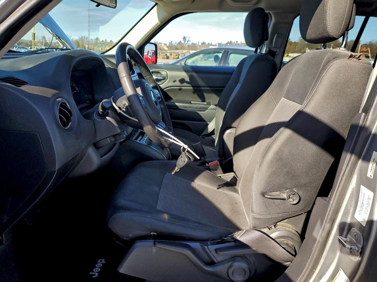 2014 Jeep Liberty (Patriot) - zdjęcie 7