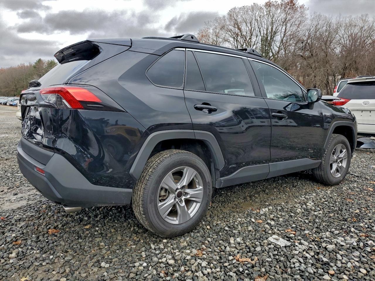 2023 Toyota RAV 4 - zdjęcie 3