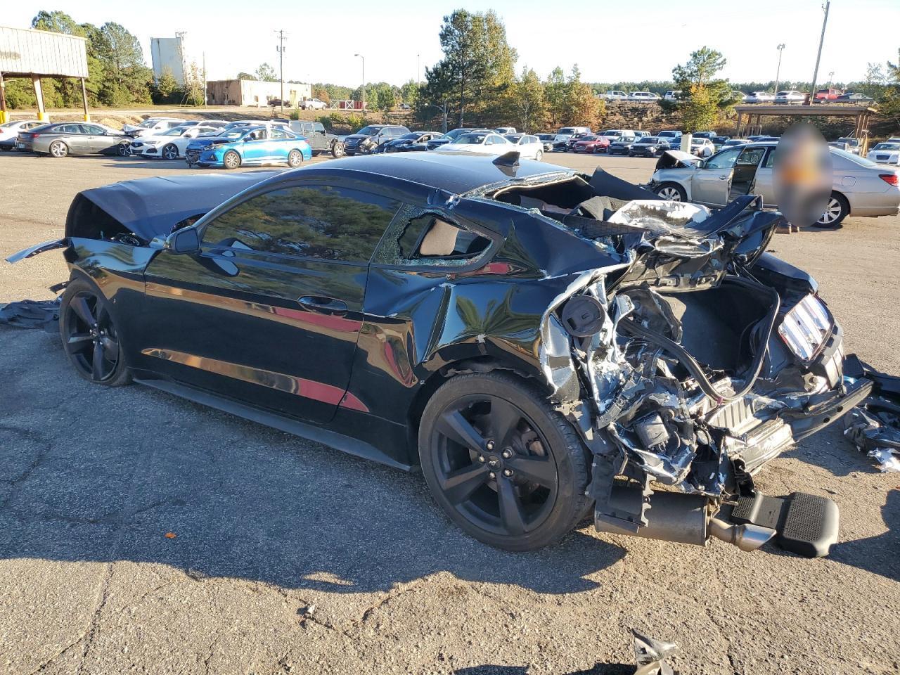 2021 Ford Mustang - zdjęcie 2