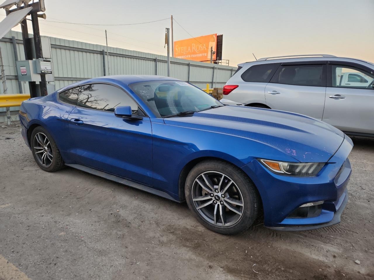 2017 Ford Mustang - zdjęcie 4