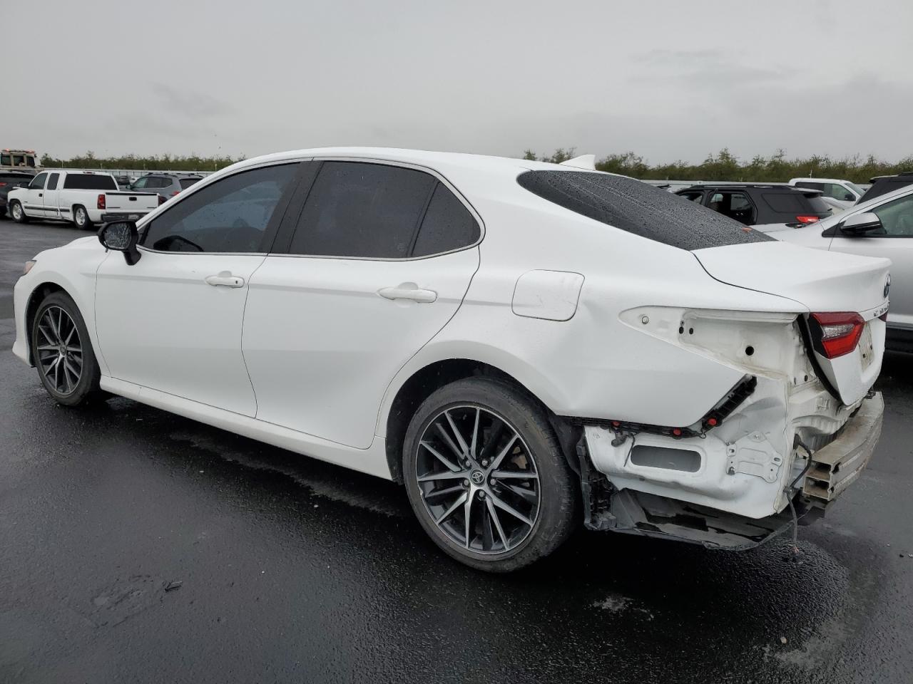 2022 Toyota Camry - zdjęcie 2
