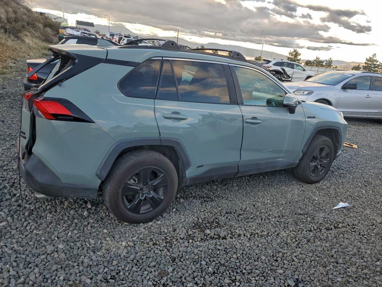 2020 Toyota Rav4 Xle - zdjęcie 3