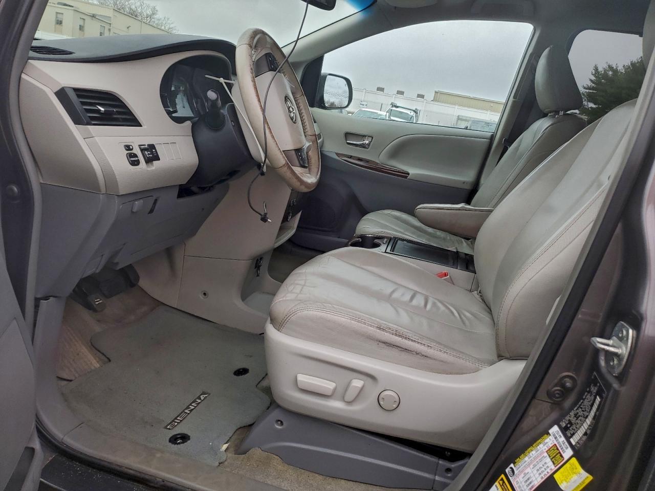 2013 Toyota Sienna Xle - zdjęcie 7
