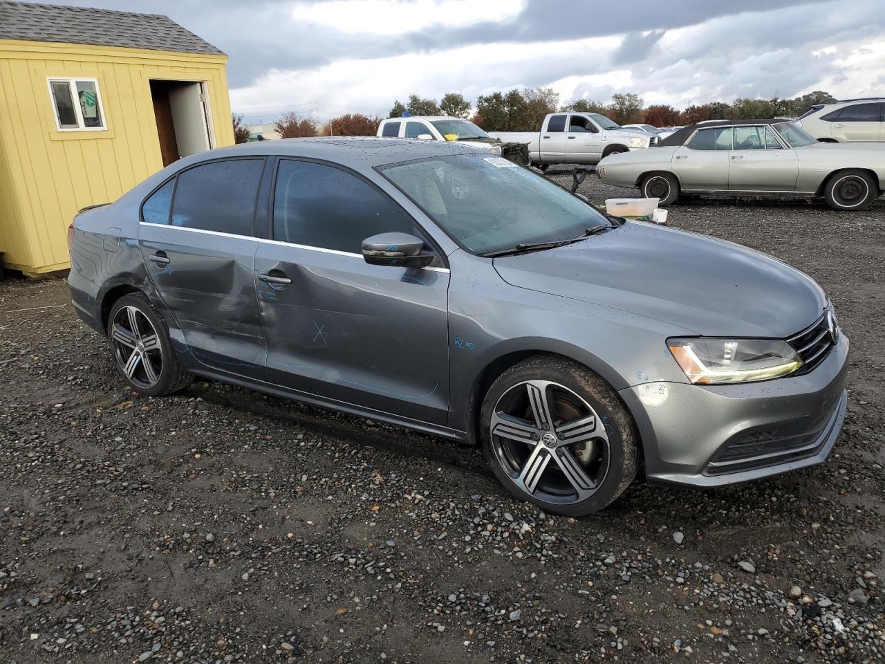 2017 Volkswagen Jetta - zdjęcie 4