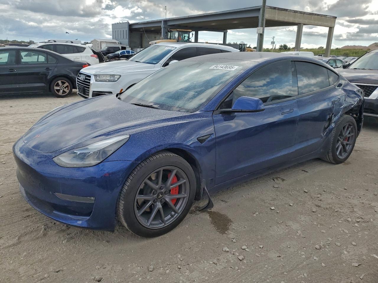 2022 Tesla Model 3 - zdjęcie główne