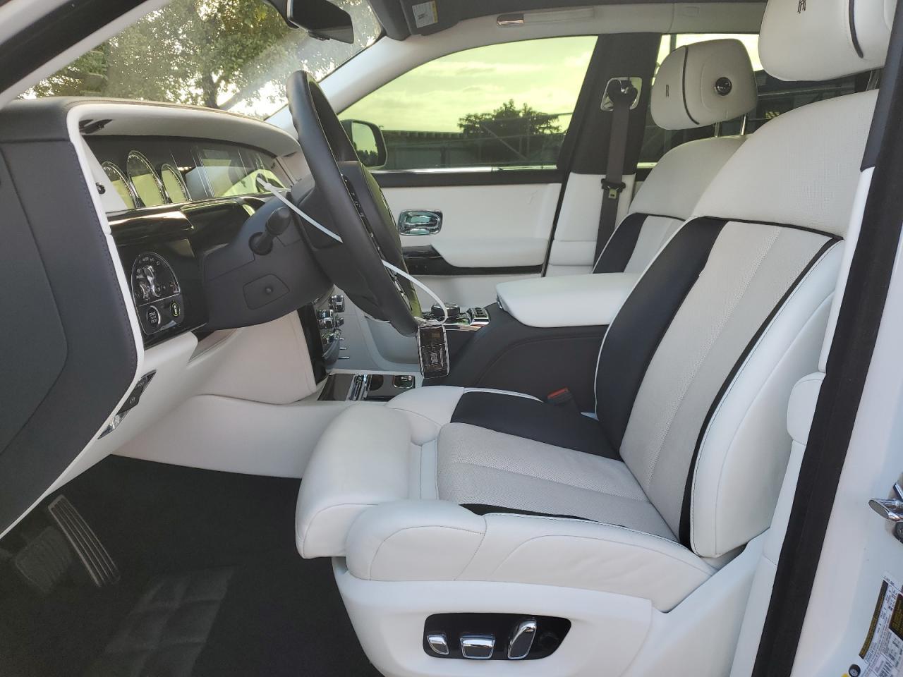 2022 Rolls-Royce Phantom - zdjęcie 7
