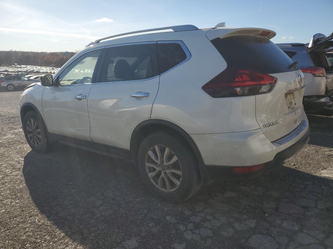 2018 Nissan Rogue - zdjęcie 2