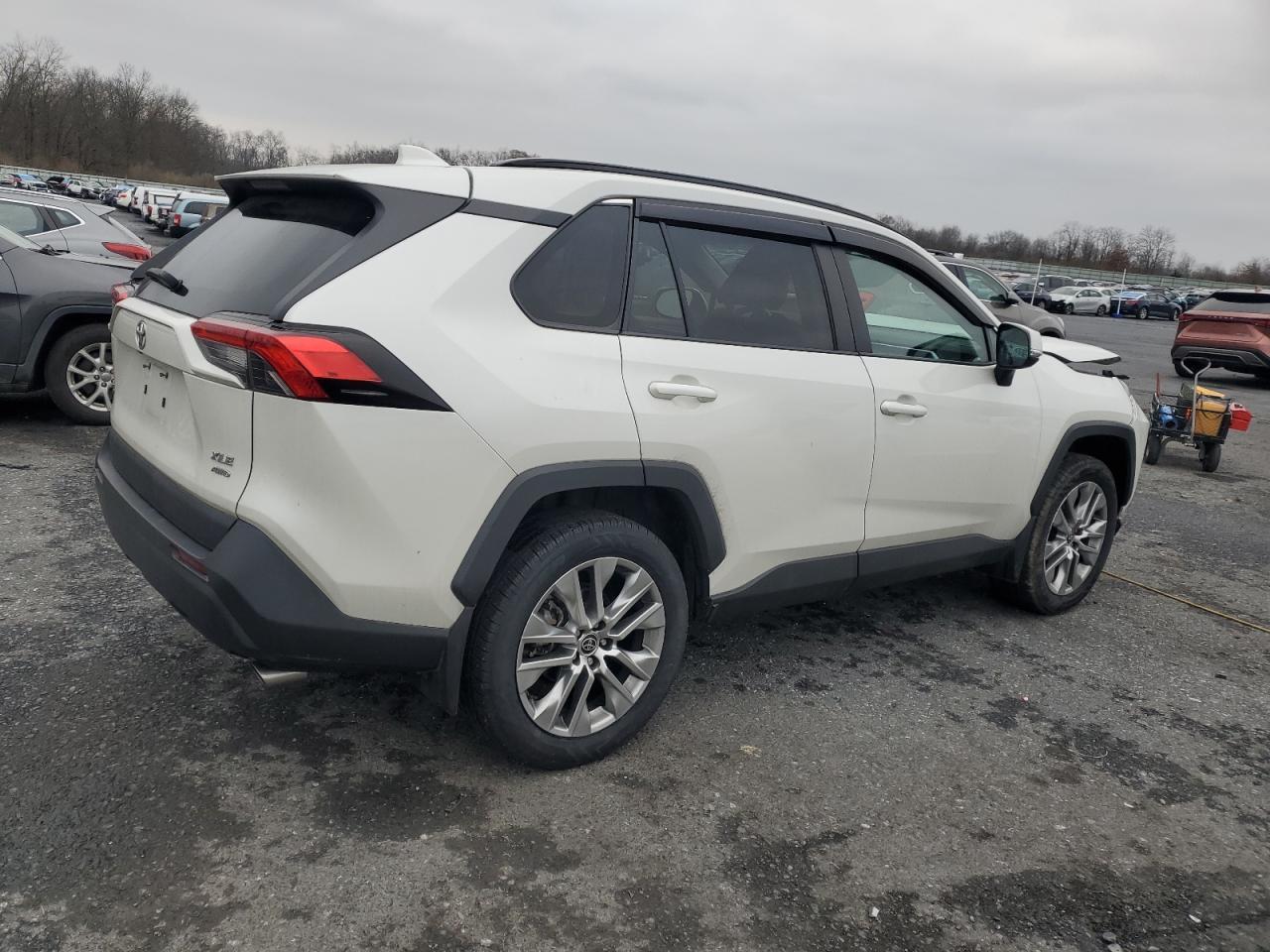 2022 Toyota RAV 4 - zdjęcie 3