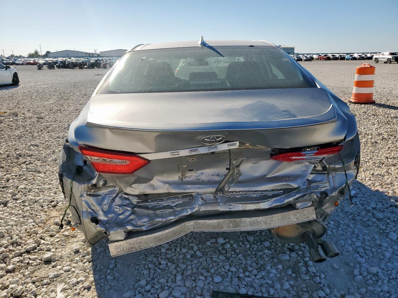 2020 Toyota Camry - zdjęcie 6