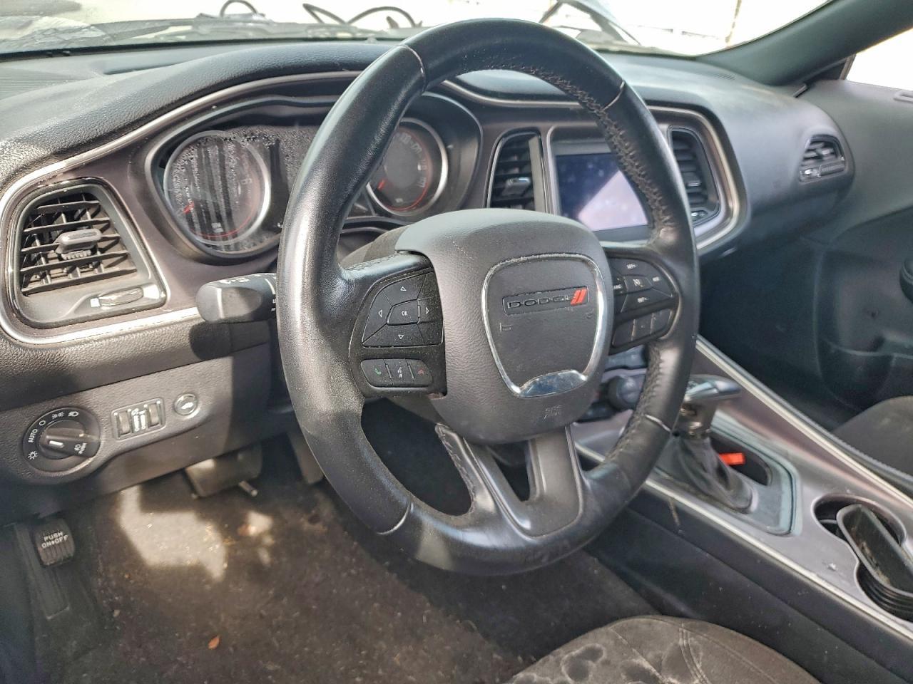 2021 Dodge Challenger - zdjęcie 8