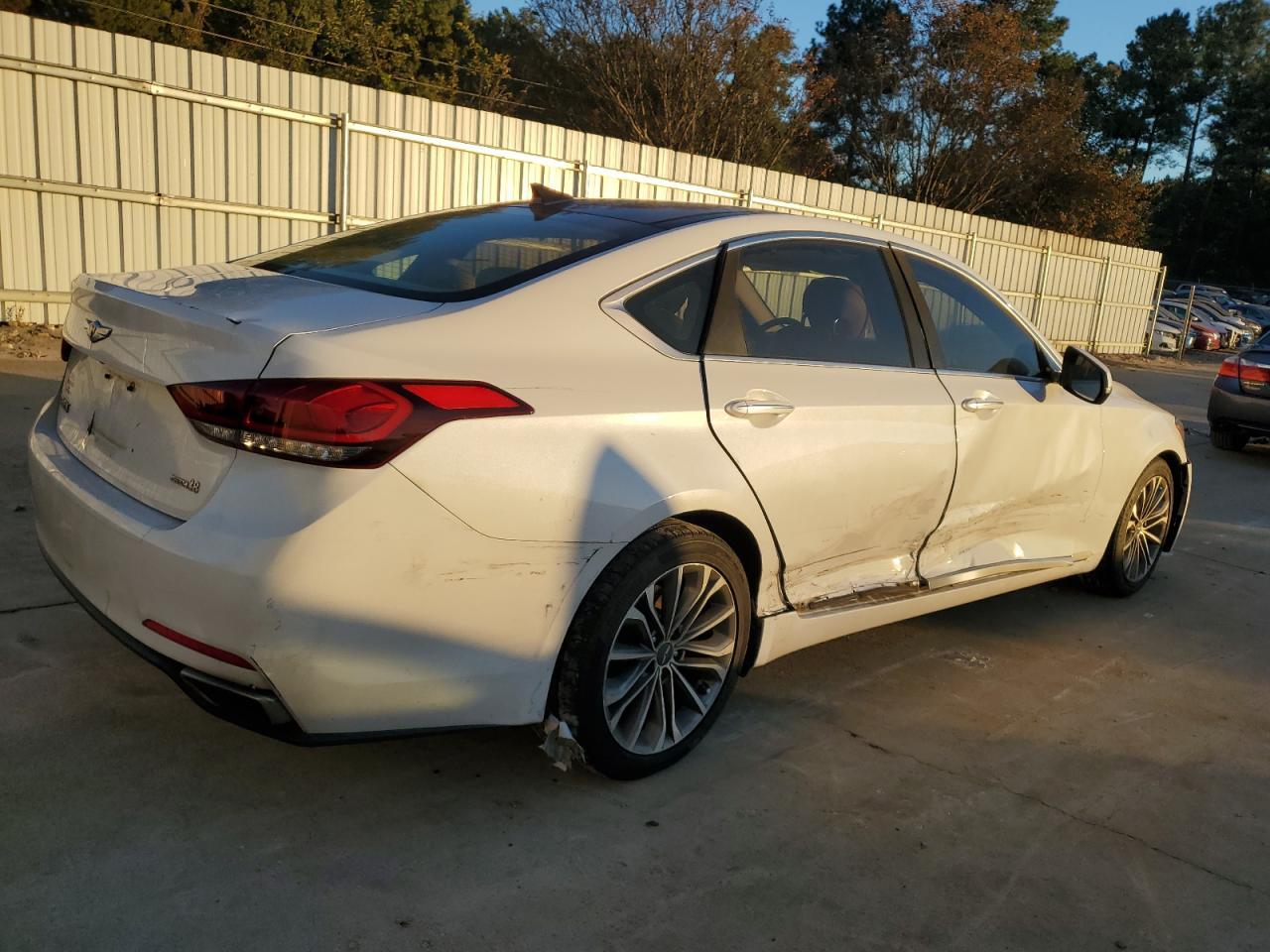 2015 Hyundai Genesis 3.8L - zdjęcie 3