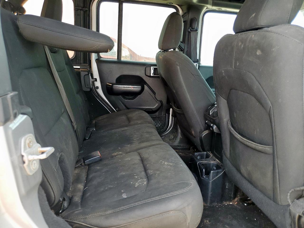 2019 Jeep Wrangler - zdjęcie 10