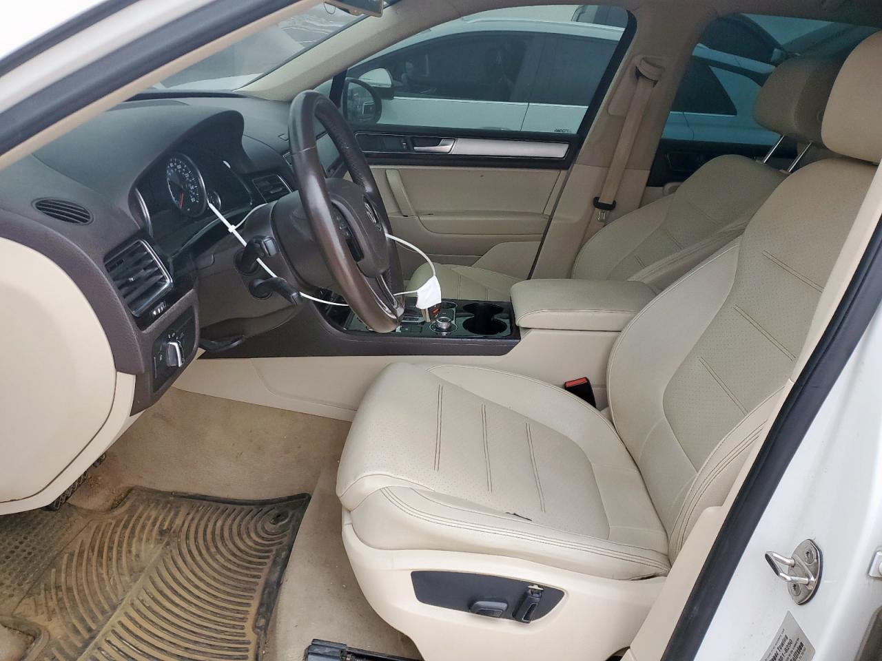 2016 Volkswagen Touareg Sport - zdjęcie 7