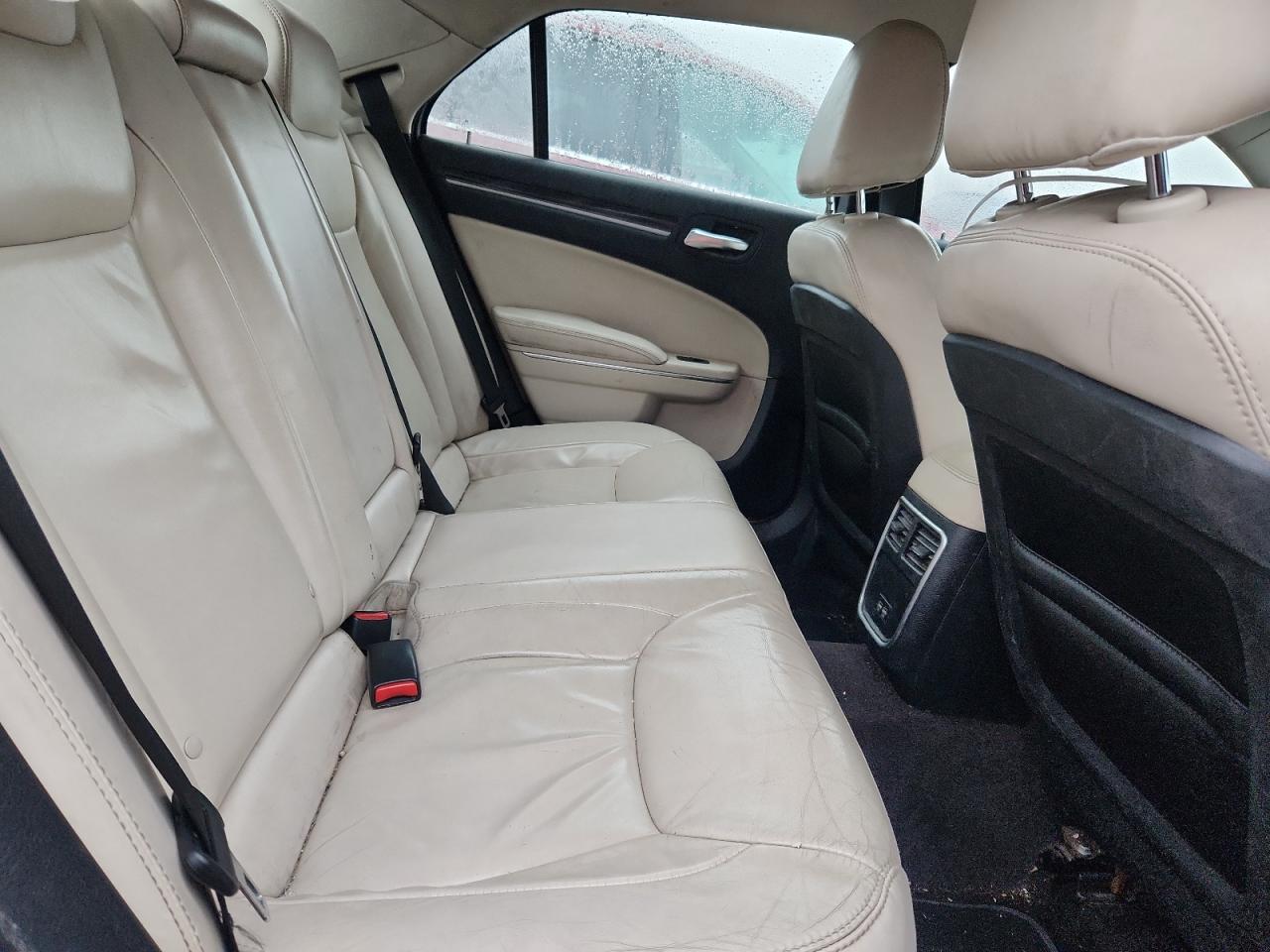 2017 Chrysler 300 - zdjęcie 10