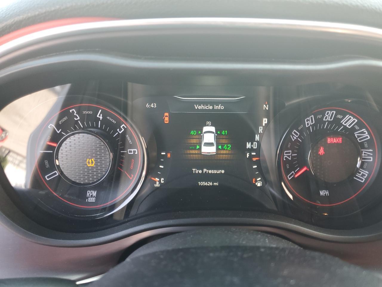 2017 Dodge Challenger - zdjęcie 9