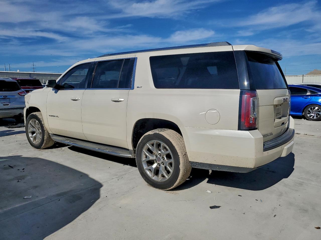 2015 GMC Yukon - zdjęcie 2