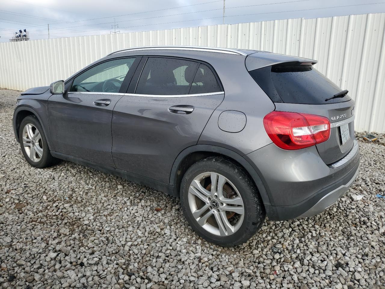 2018 Mercedes-Benz Klasa GLA - zdjęcie 2