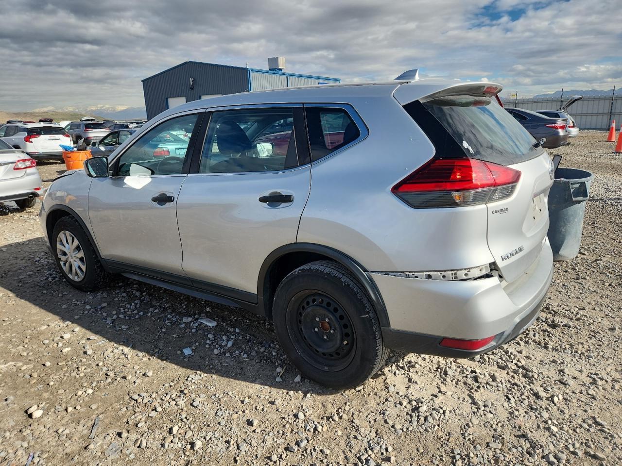 2017 Nissan Rogue S - zdjęcie 2