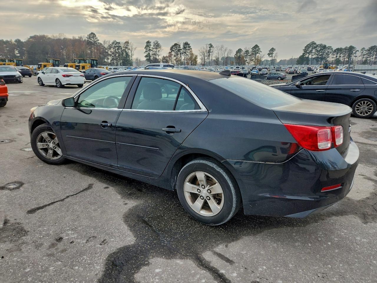 2013 Chevrolet Malibu Ls - zdjęcie 2