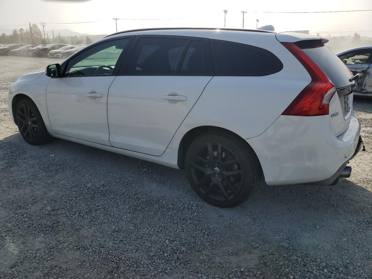 2018 Volvo V60 T5 Dynamic - zdjęcie 2