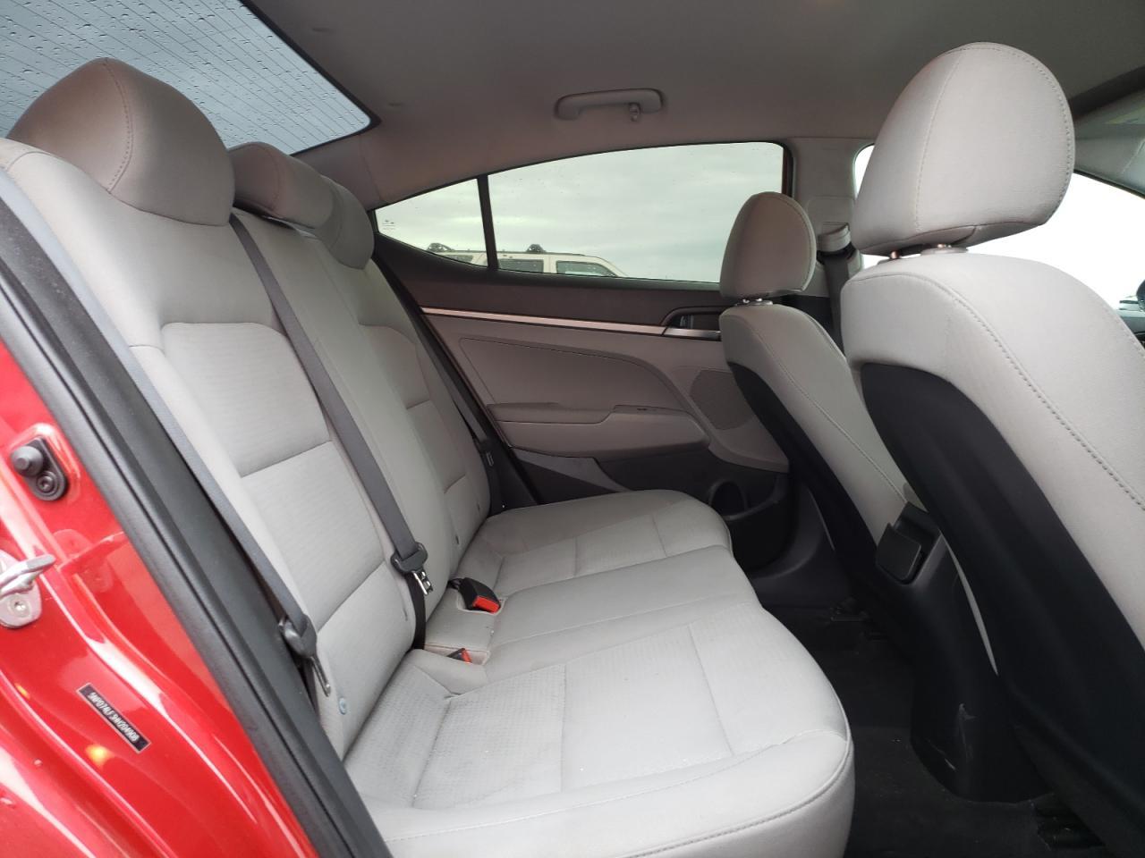 2017 Hyundai Elantra - zdjęcie 10