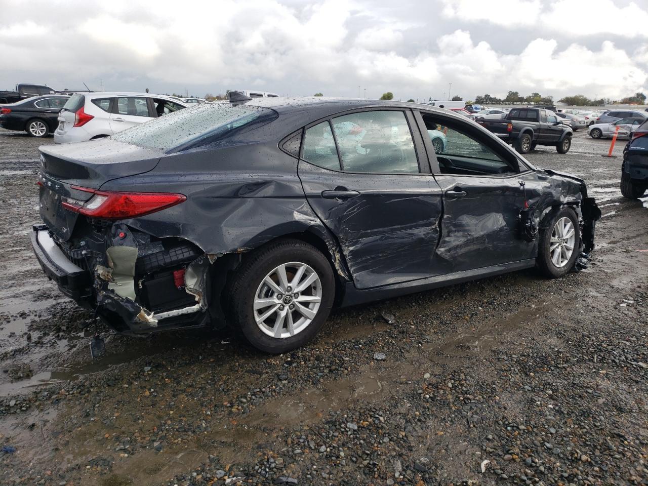 2025 Toyota Camry - zdjęcie 3