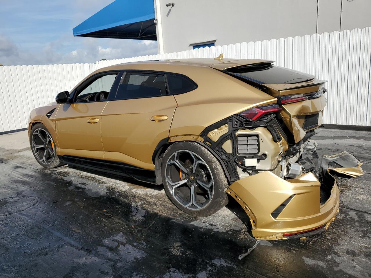 2022 Lamborghini Urus - zdjęcie 2