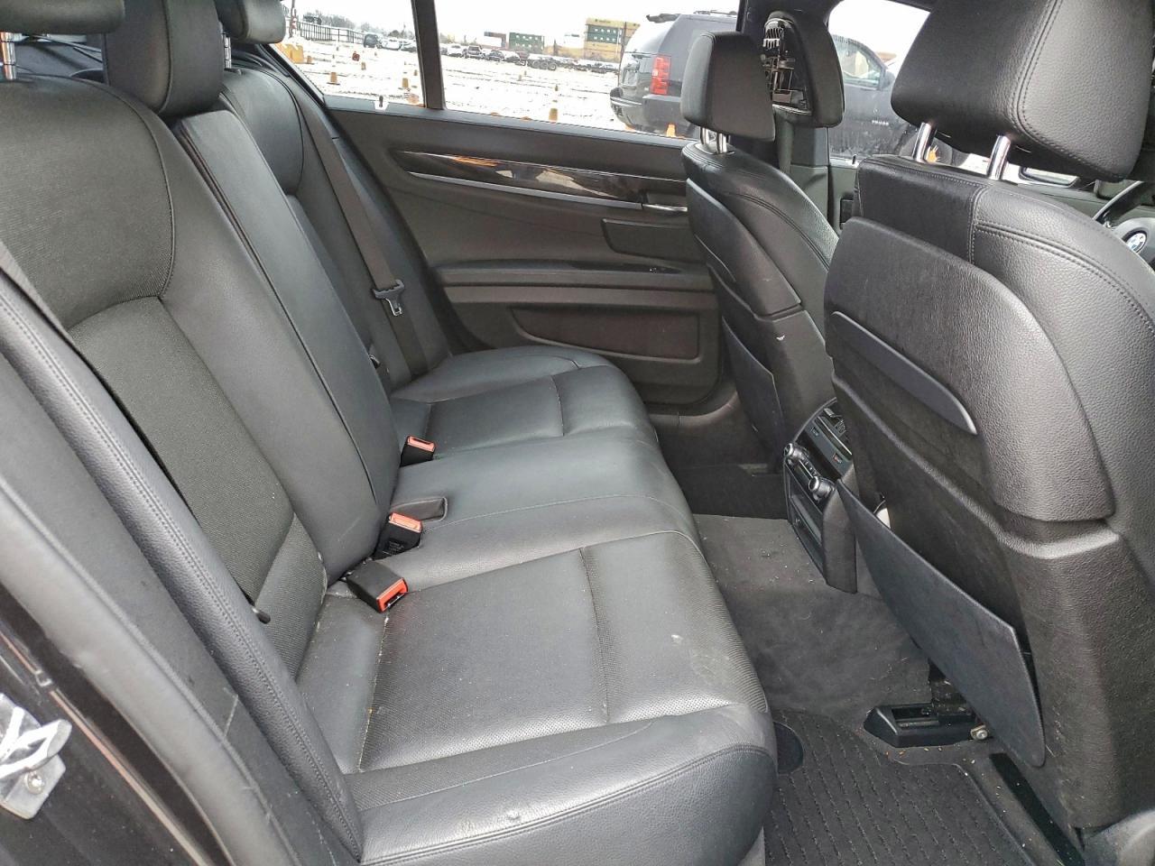 2015 BMW Seria 7 - zdjęcie 10