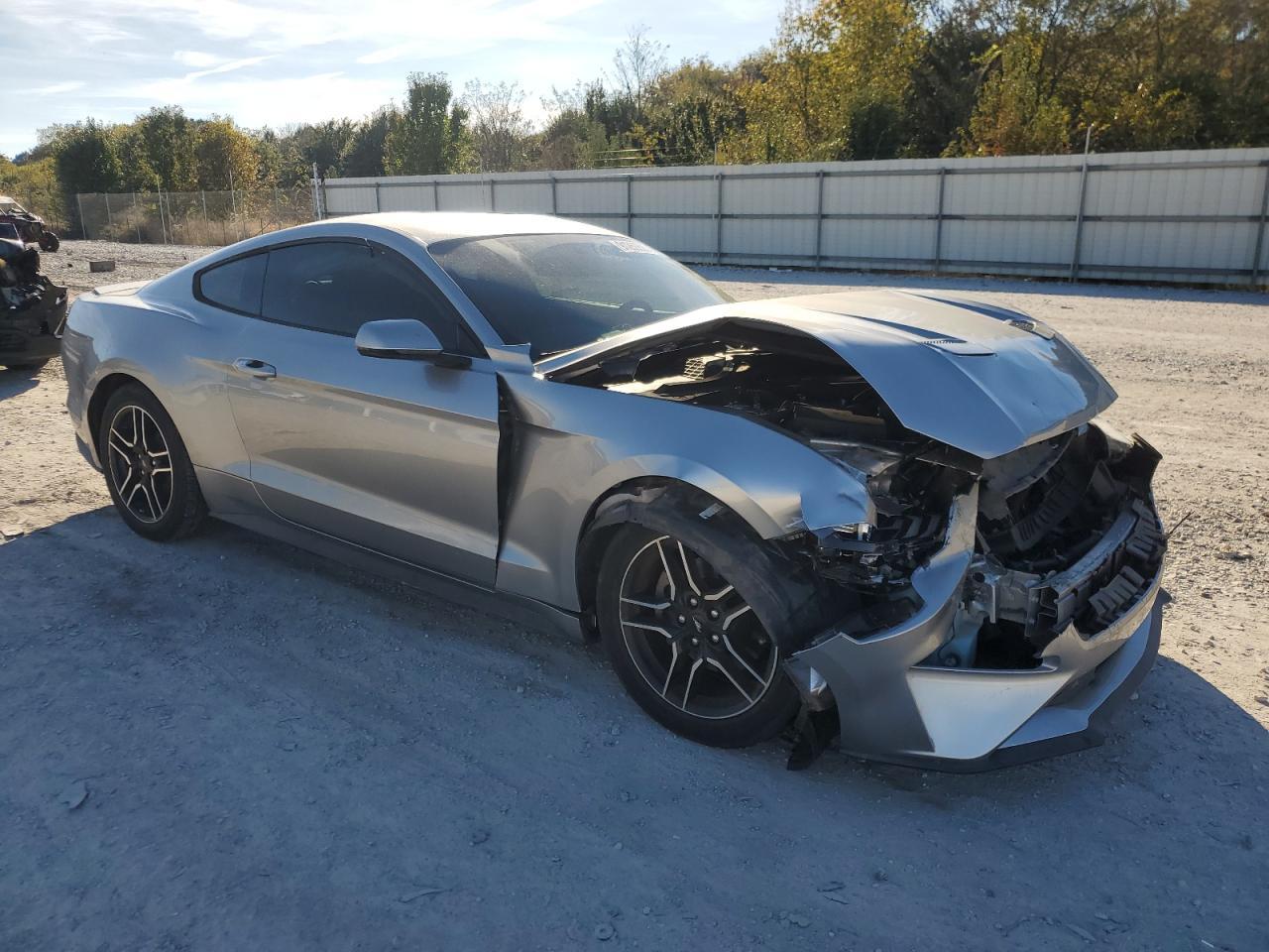 Ford Mustang - zdjęcie 4