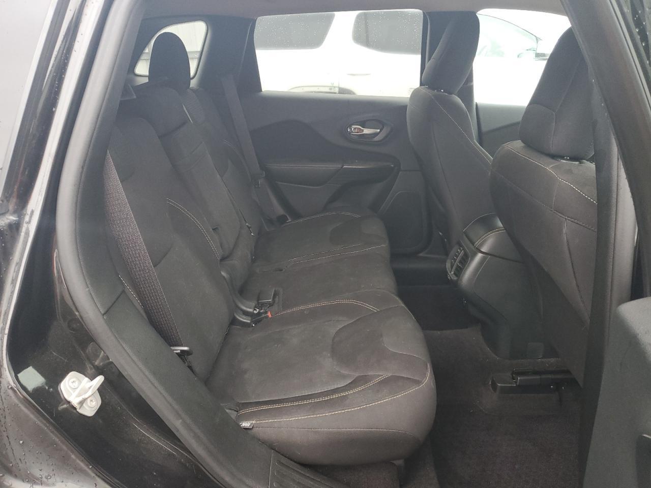 2016 Jeep Cherokee Latitude - zdjęcie 11