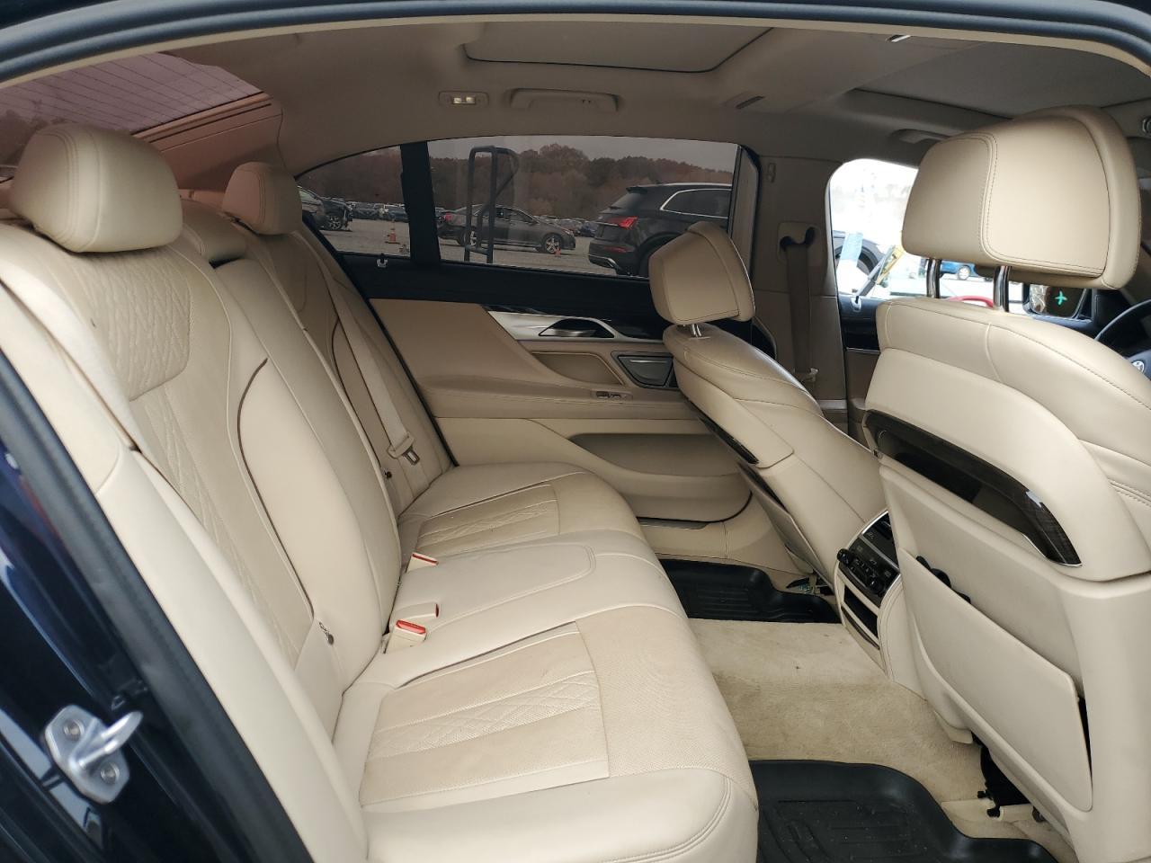 2017 BMW 740 Xi - zdjęcie 10