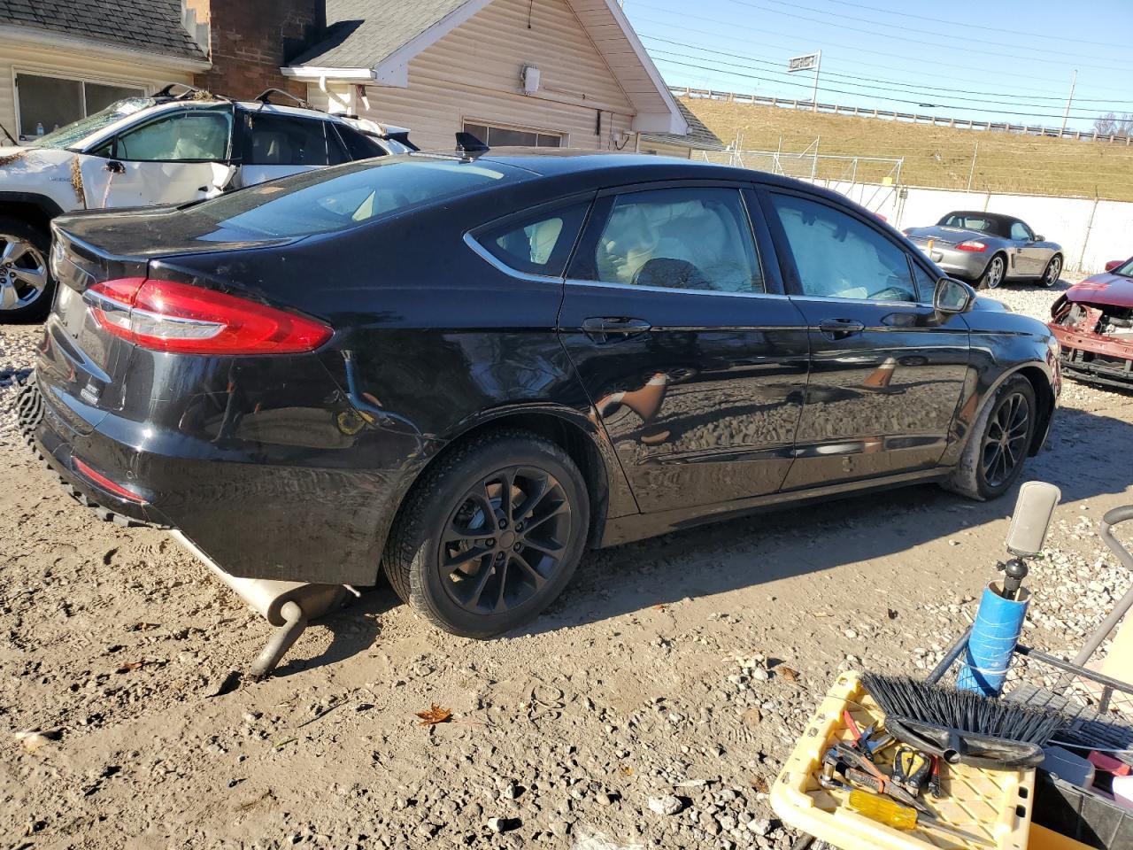 2020 Ford Fusion - zdjęcie 3