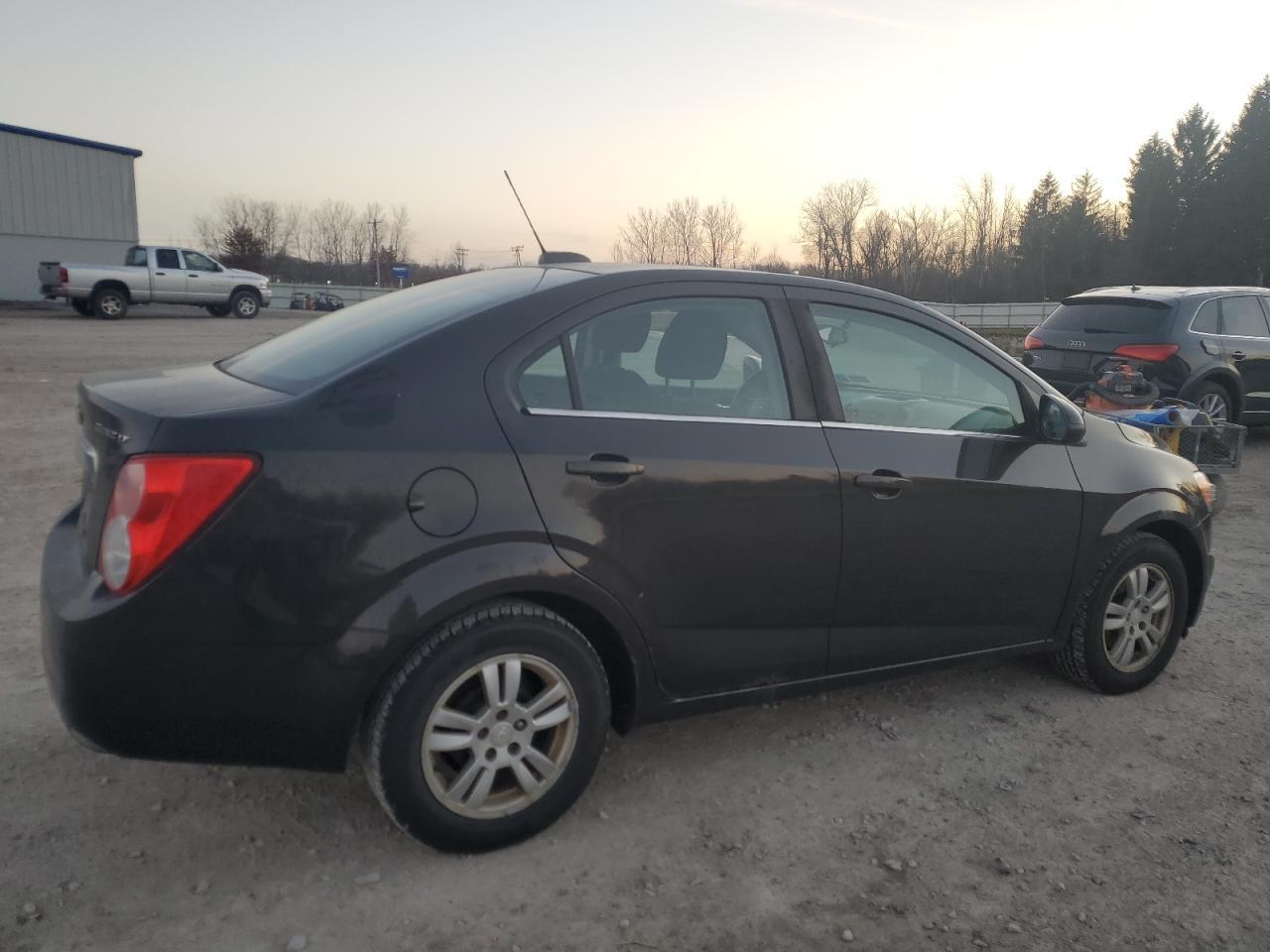 2015 Chevrolet Sonic - zdjęcie 3