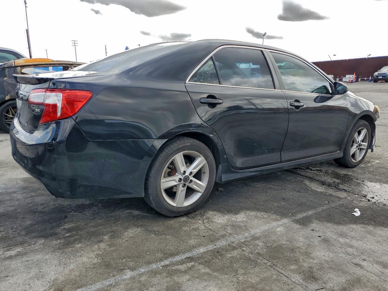 2014 Toyota Camry - zdjęcie 3