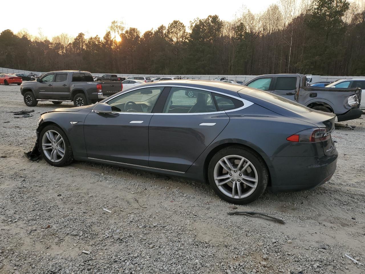 2014 Tesla Model S - zdjęcie 2