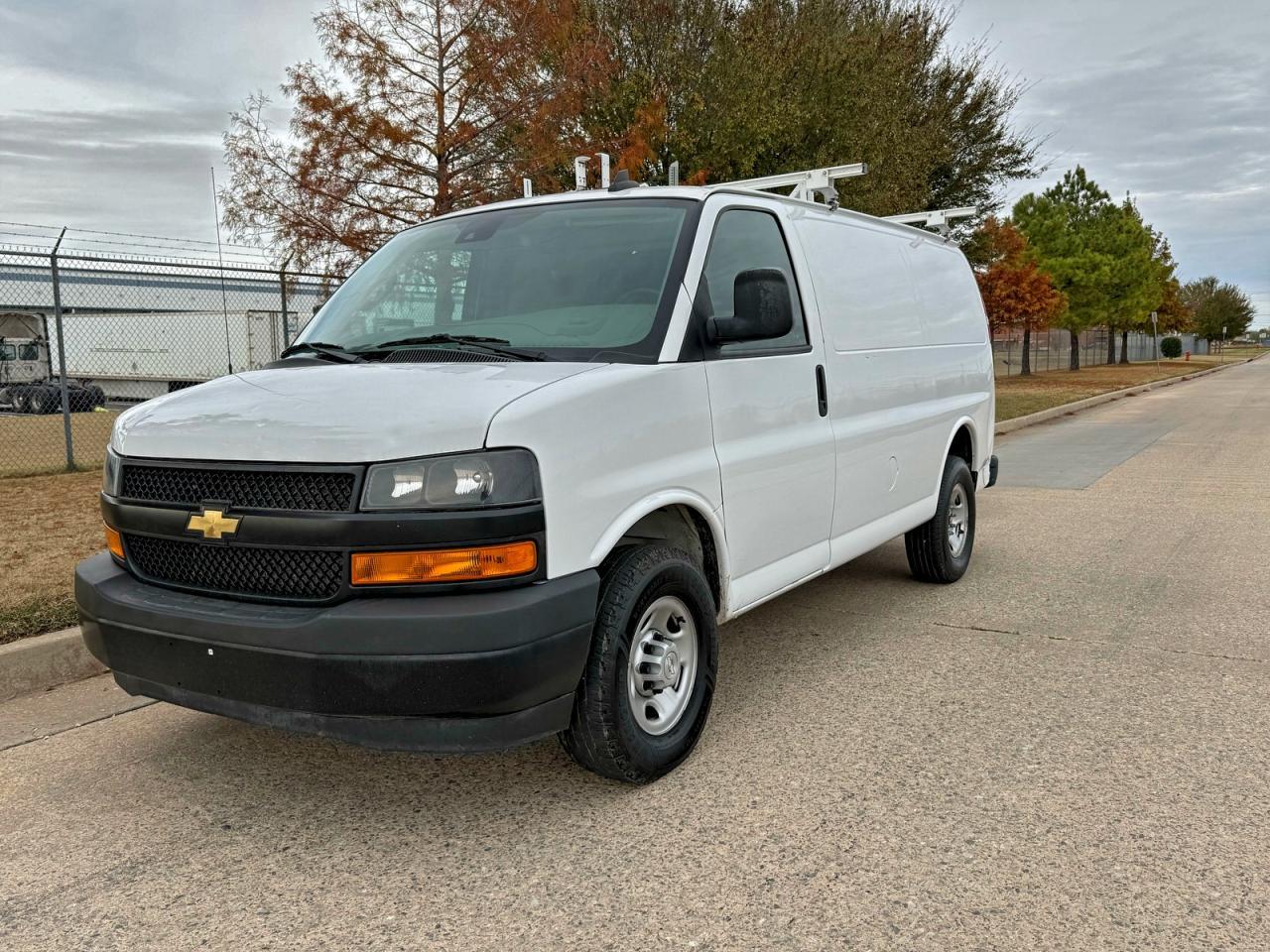 2020 Chevrolet Express G2500 - zdjęcie 2