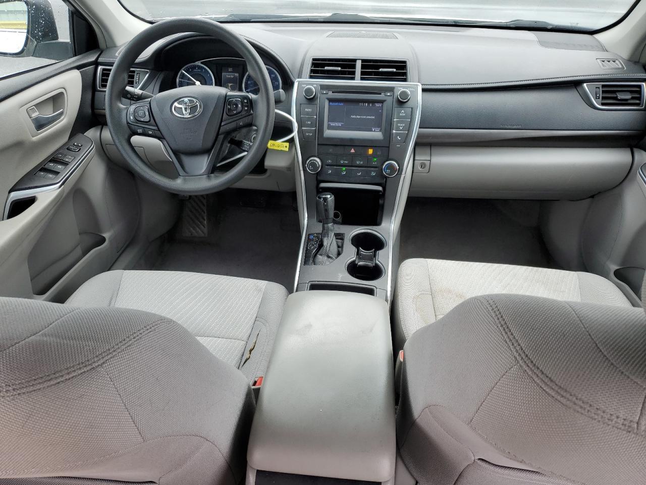 2017 Toyota Camry Le - zdjęcie 8