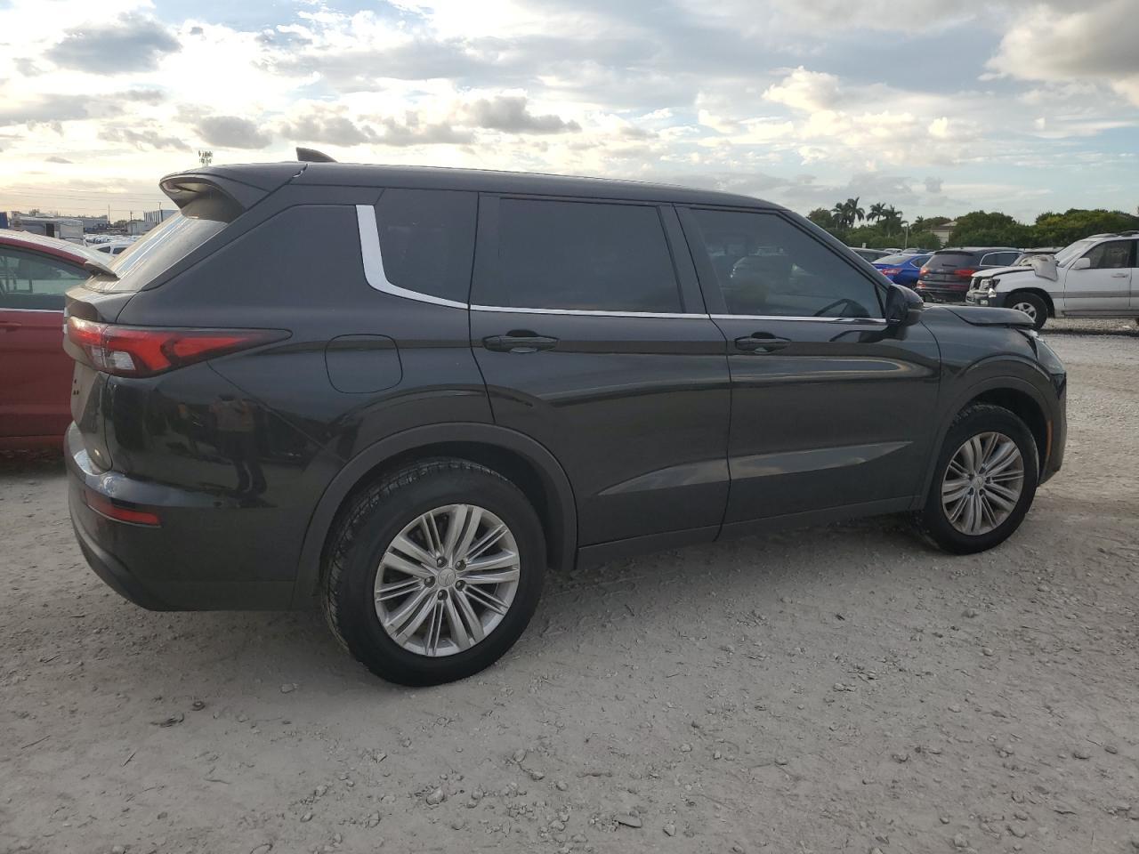 2022 Mitsubishi Outlander Es - zdjęcie 3