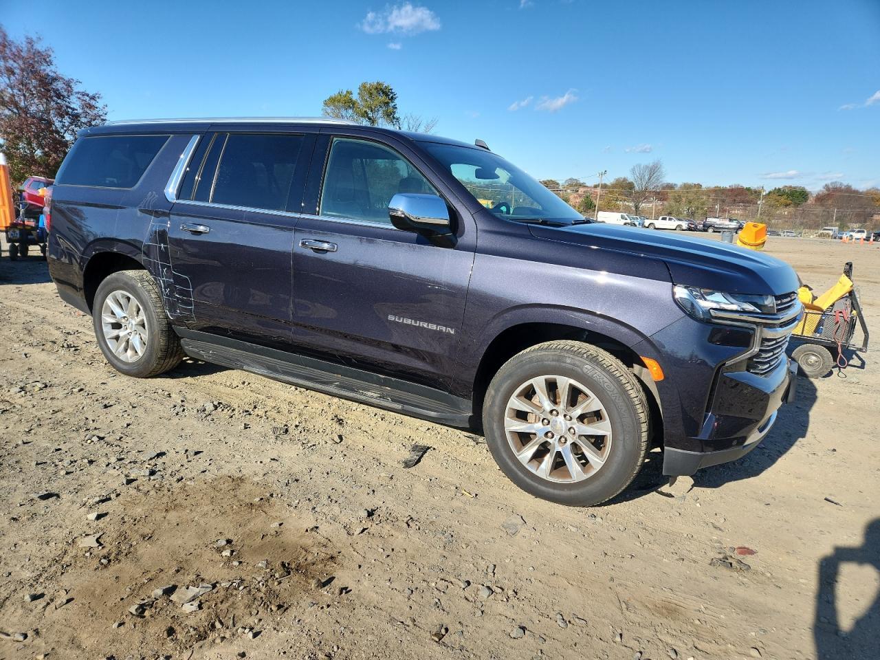 2023 Chevrolet Suburban C1500 Premier - zdjęcie 4